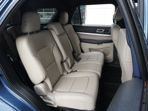 Used 2018 Ford Explorer XLT w/ Equipment Group 202A image 38