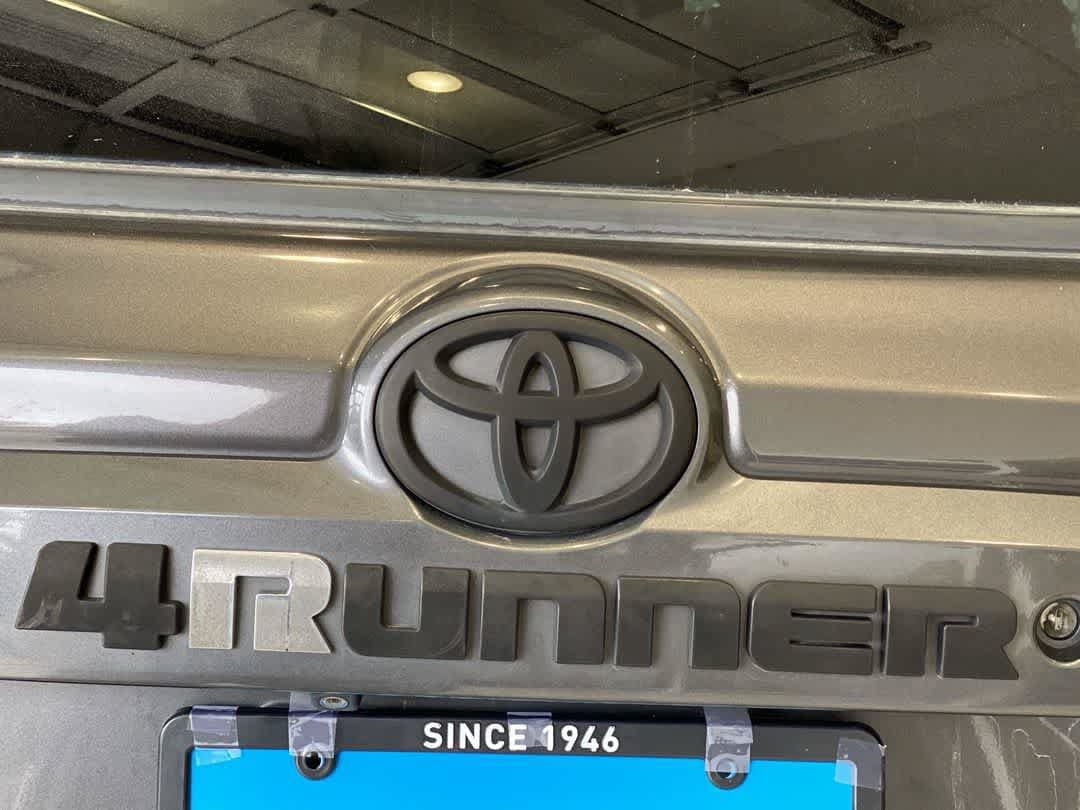 Used 2017 Toyota 4Runner SR5 AWD/4WD image 12