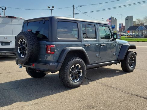 Used 2025 Jeep Wrangler Unlimited Rubicon 4xe w/ Safety Group AWD/4WD image 4