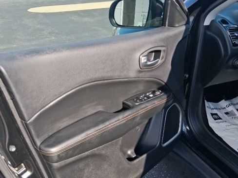 Used 2018 Jeep Compass Limited AWD/4WD image 14