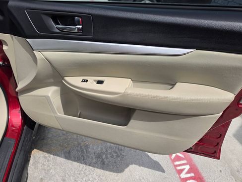 Used 2011 Subaru Outback 2.5i Premium AWD/4WD image 30