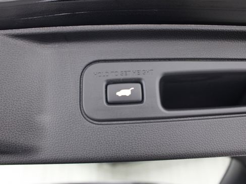Used 2025 Honda Pilot EX-L image 25