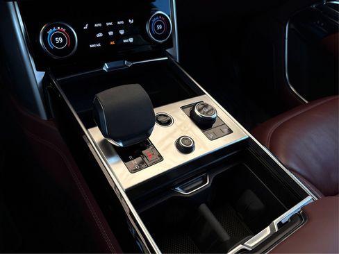 Used 2023 Land Rover Range Rover SE image 27