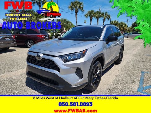 Used 2021 Toyota RAV4 LE image 1