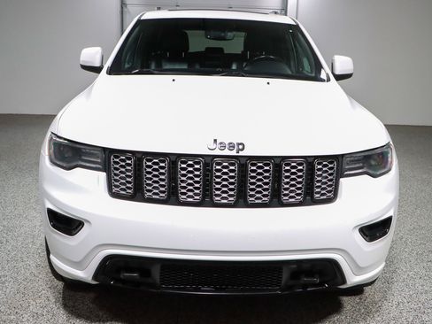 Used 2020 Jeep Grand Cherokee Altitude image 4