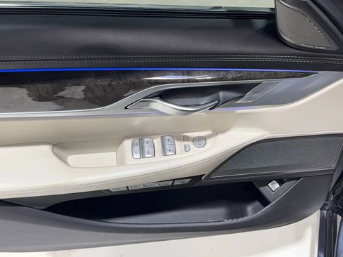Used 2017 BMW 750i xDrive image 16
