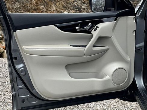 Used 2020 Nissan Rogue Sport SV image 17