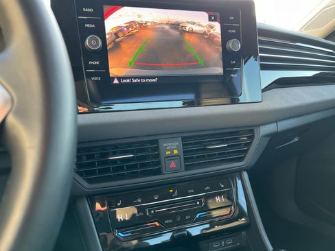 Used 2025 Volkswagen Jetta SE image 21