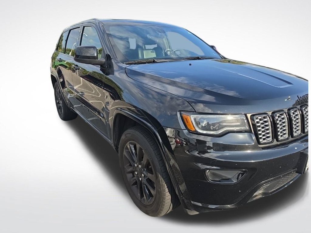 Used 2022 Jeep Grand Cherokee Laredo X AWD/4WD image 2