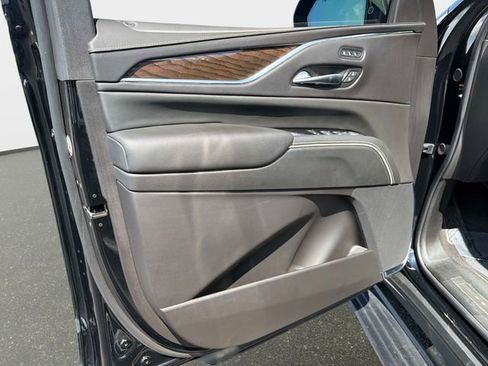 Used 2024 Cadillac Escalade Sport Platinum w/ Heavy-Duty Trailer Package AWD/4WD image 17