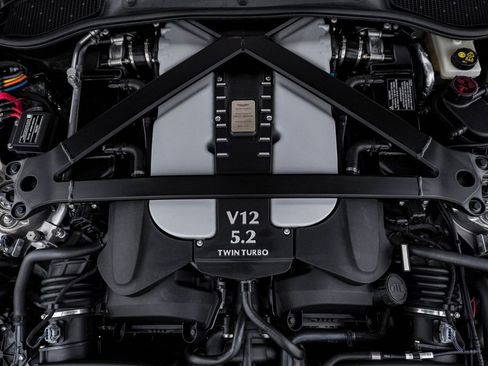 Used 2023 Aston Martin V12 Vantage Roadster image 39