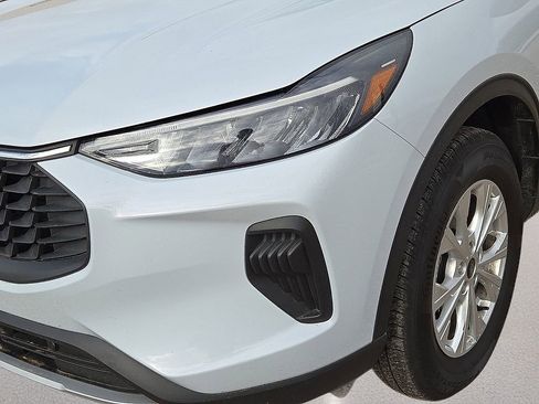 Used 2025 Ford Escape Active AWD/4WD image 9