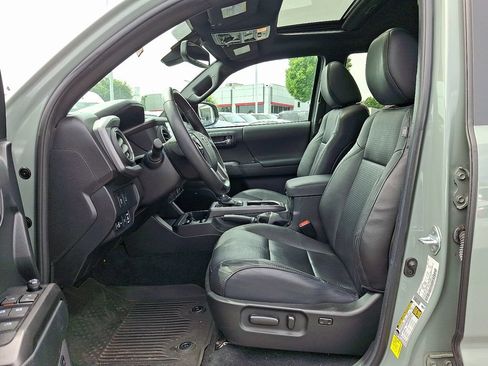 Used 2023 Toyota Tacoma TRD Off-Road w/ TRD Premium Off Road Package AWD/4WD image 11