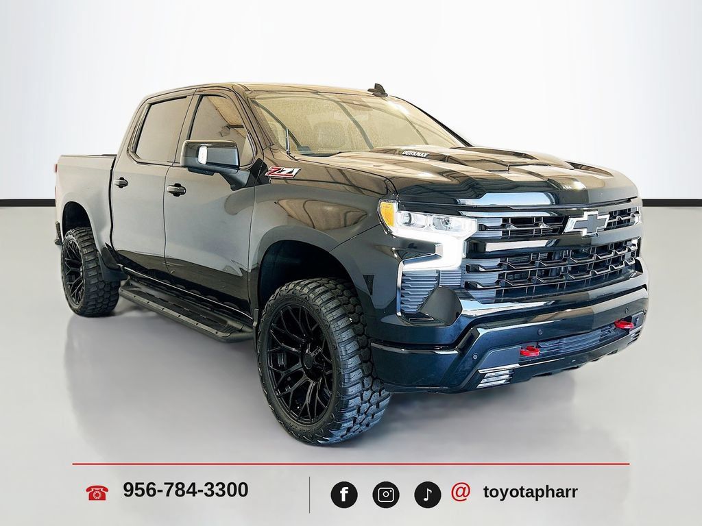 Used 2025 Chevrolet Silverado 1500 LT Trail Boss w/ LT Trail Boss Premium Package AWD/4WD image 3