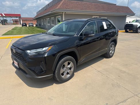 Used 2023 Toyota RAV4 LE AWD/4WD image 1