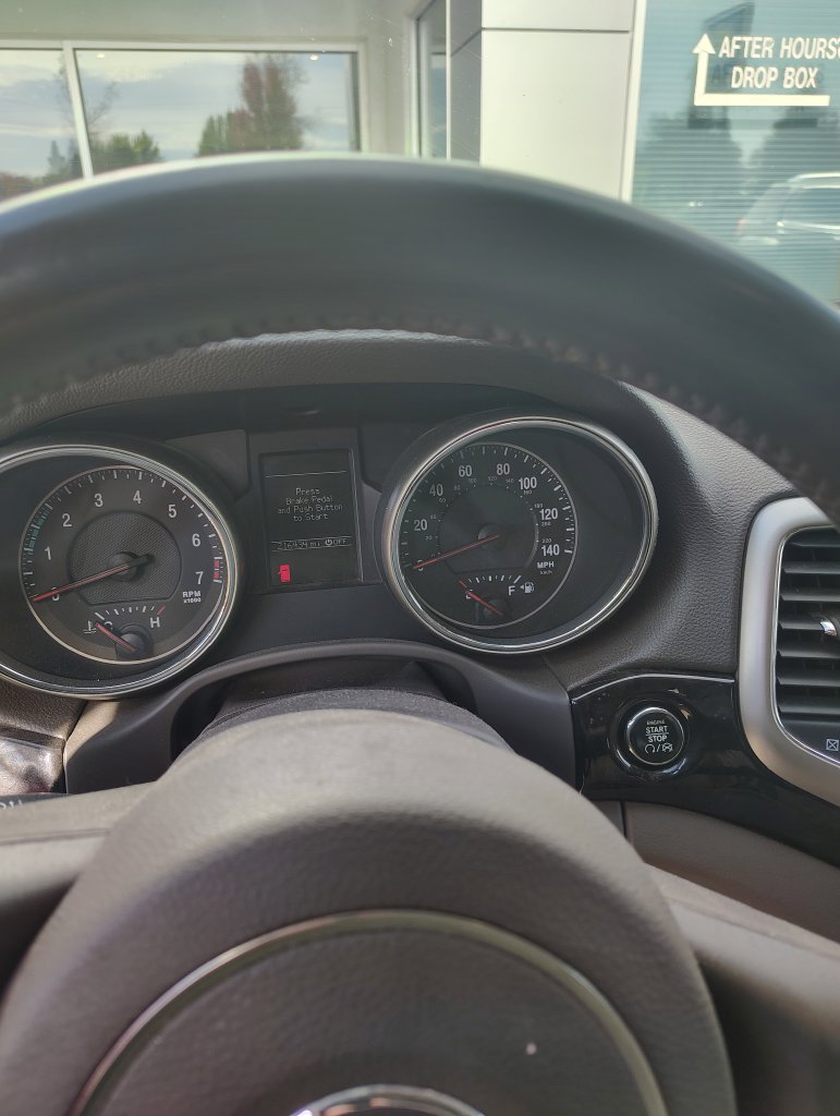 Used 2012 Jeep Grand Cherokee Laredo w/ Laredo E Group AWD/4WD image 14