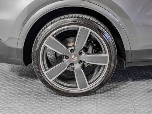 Used 2019 Porsche Cayenne S image 34