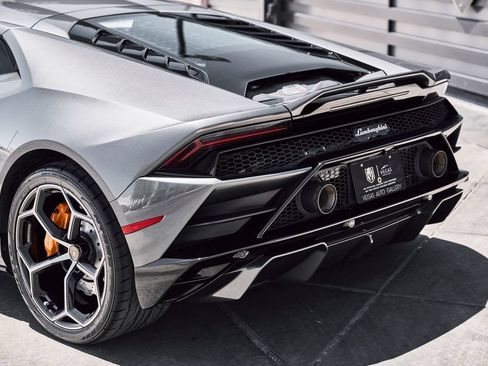 Used 2021 Lamborghini Huracan EVO RWD image 11