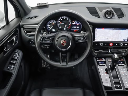 Used 2025 Porsche Macan image 16