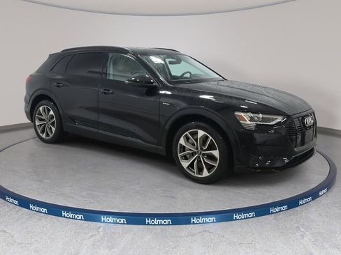 Used 2021 Audi e-tron Premium Plus image 4