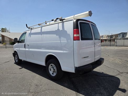 Used 2013 Chevrolet Express 2500 RWD image 3