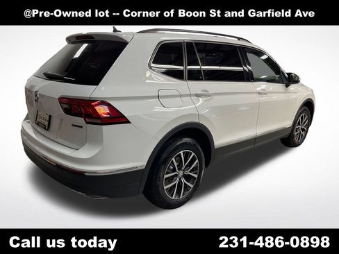 Used 2020 Volkswagen Tiguan SE w/ Panoramic Sunroof Package AWD/4WD image 10