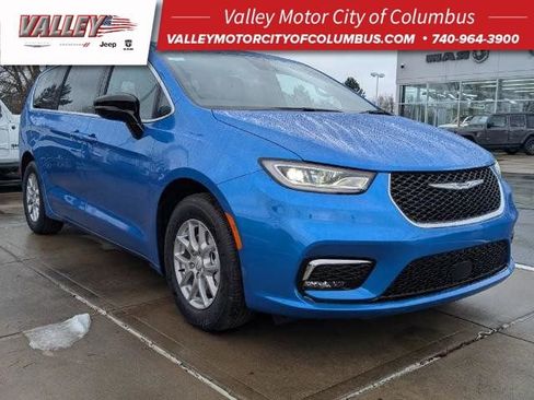 New 2026 Chrysler Pacifica Select image 1