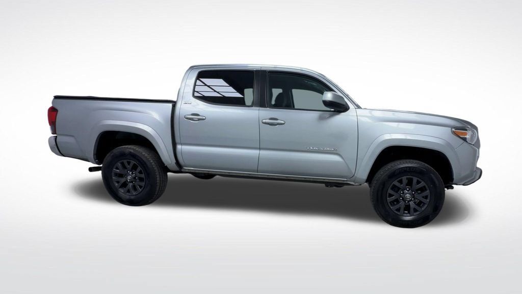 Used 2023 Toyota Tacoma SR5 AWD/4WD image 9