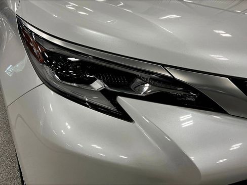 Used 2023 Toyota Sienna Platinum AWD/4WD image 34