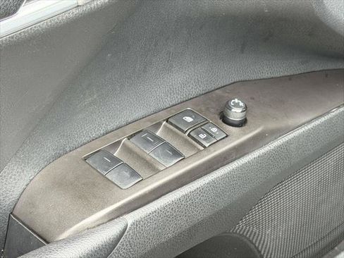 Used 2023 Toyota Camry SE FWD image 19