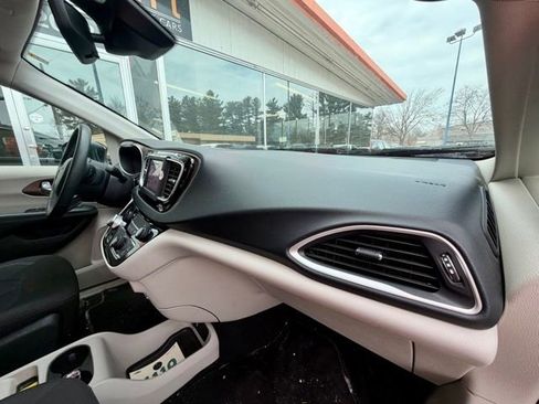 Used 2023 Chrysler Voyager LX FWD image 24