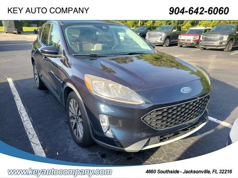 Used 2021 Ford Escape Titanium w/ Class II Trailer Tow Package FWD image 1