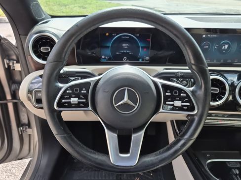Used 2020 Mercedes-Benz CLA 250 image 22