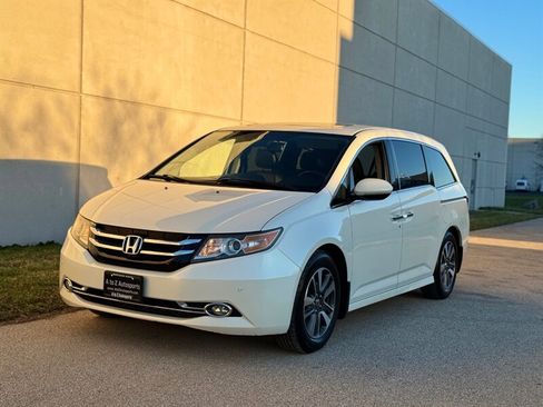 Used 2015 Honda Odyssey Touring Elite image 3