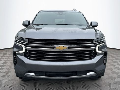 Used 2022 Chevrolet Suburban LT w/ Luxury Package image 2