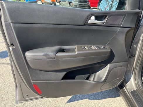 Used 2018 Kia Sportage LX w/ LX Popular Package image 8