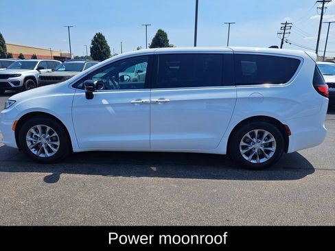 Certified 2026 Chrysler Pacifica Limited FWD image 7