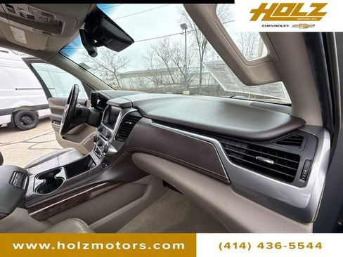 Certified 2018 Chevrolet Suburban LT w/ Luxury Package image 30