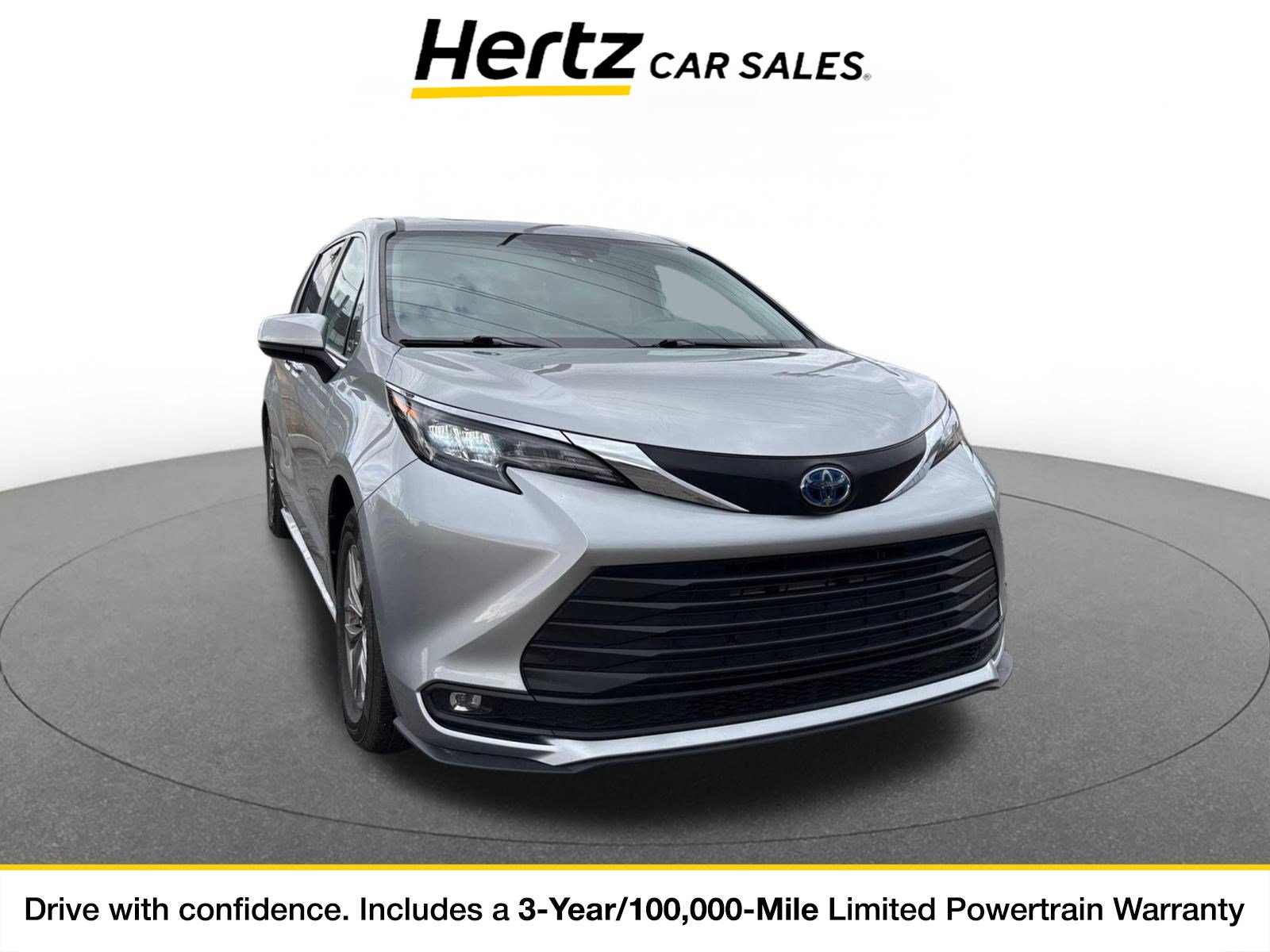 Used 2025 Toyota Sienna XLE FWD image 1