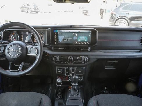 Used 2024 Jeep Wrangler Unlimited Rubicon AWD/4WD image 11