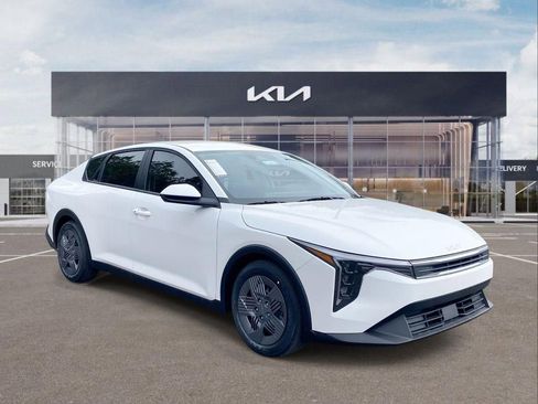 New 2025 Kia K4 LX image 2