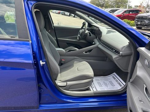Used 2024 Hyundai Elantra SEL FWD image 11