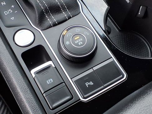 Used 2023 Volkswagen Atlas Cross Sport SEL image 12