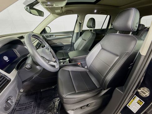 Used 2023 Volkswagen Atlas SE w/ Panoramic Sunroof Package image 5