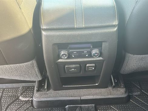 Used 2019 Chevrolet Traverse Premier w/ Driver Confidence II Package image 31