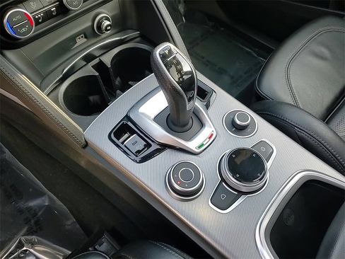 Used 2023 Alfa Romeo Stelvio Veloce image 18