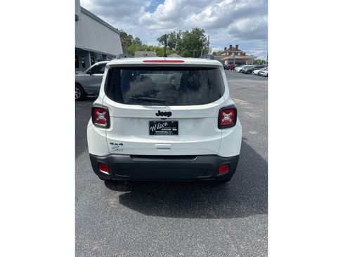 Used 2023 Jeep Renegade Altitude w/ Convenience Group I AWD/4WD image 6