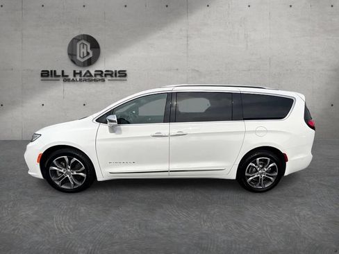 Used 2022 Chrysler Pacifica Pinnacle AWD/4WD image 11