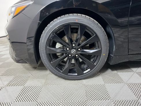 Certified 2023 Nissan Maxima SR w/ Sport Mat Group FWD image 10