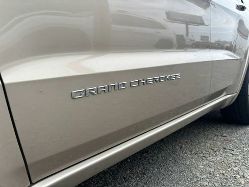Used 2015 Jeep Grand Cherokee Overland w/ Advanced Technology Group RWD image 9